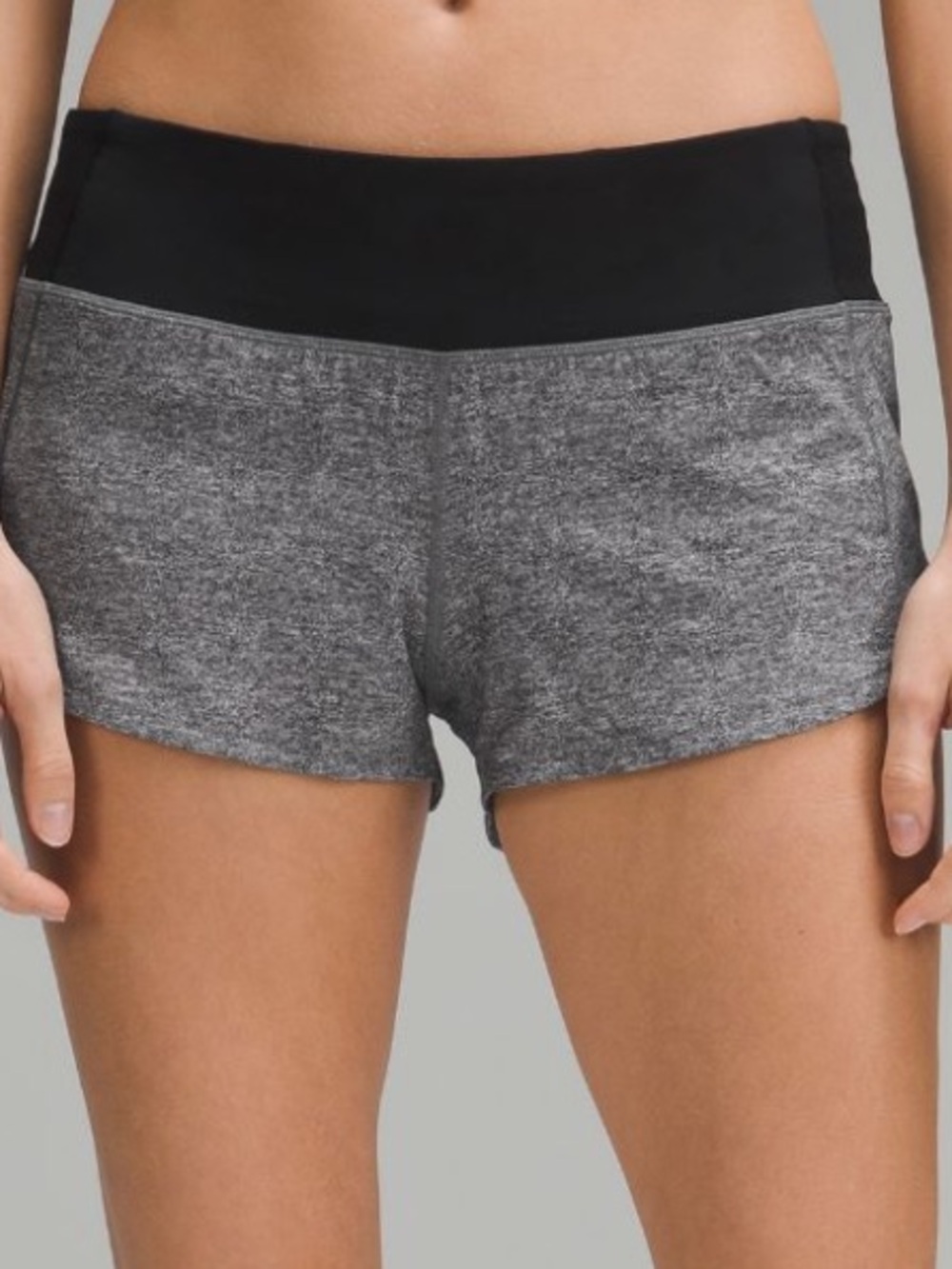 Lululemon speed up low rise 2.5 lined  shorts size 8 excellent condition running